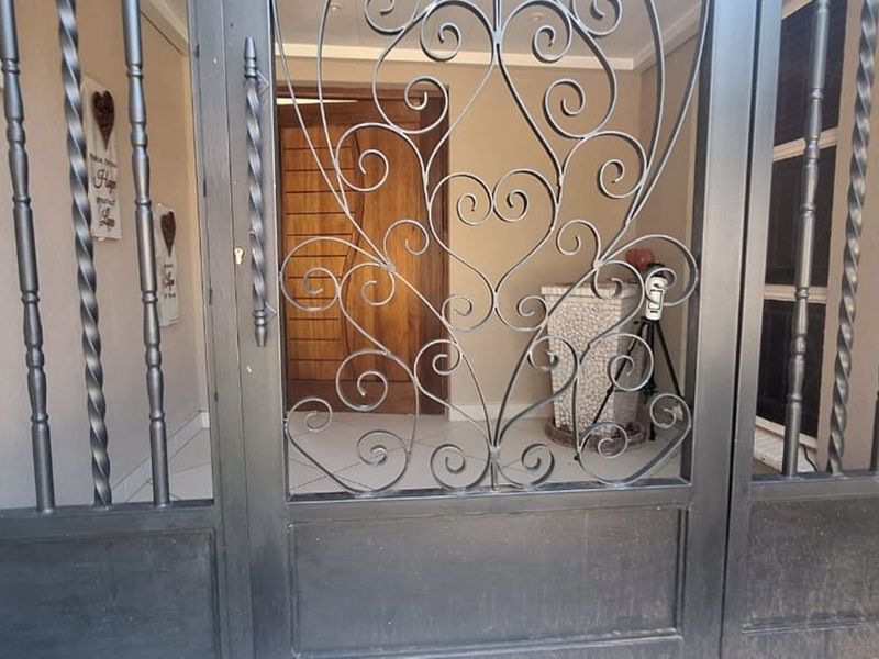 House For Sale in Helikonpark - Photo 9