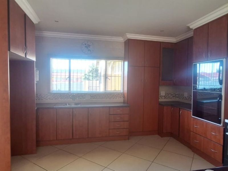 House For Sale in Helikonpark - Photo 6