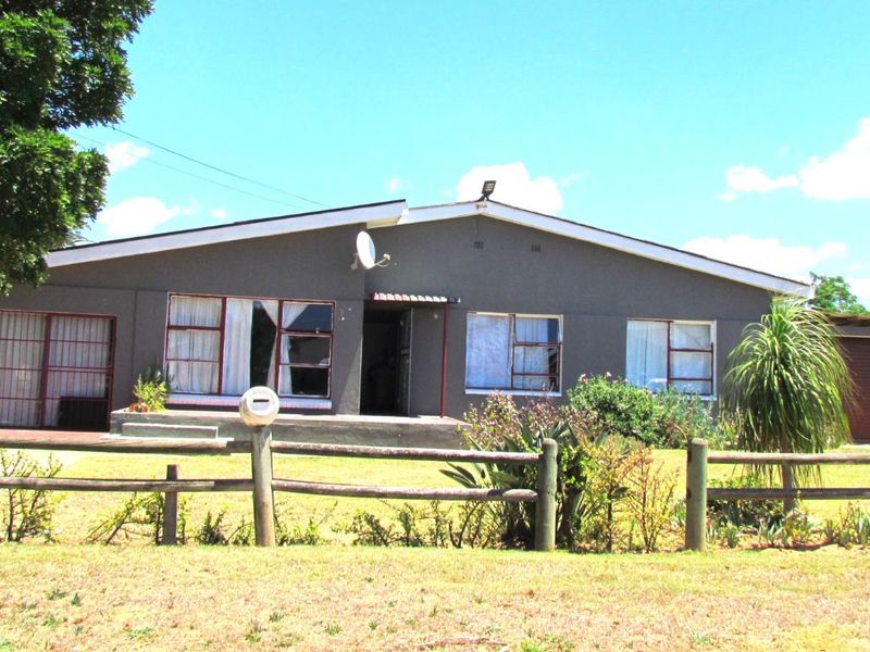 House For Sale in Retief - Photo 2