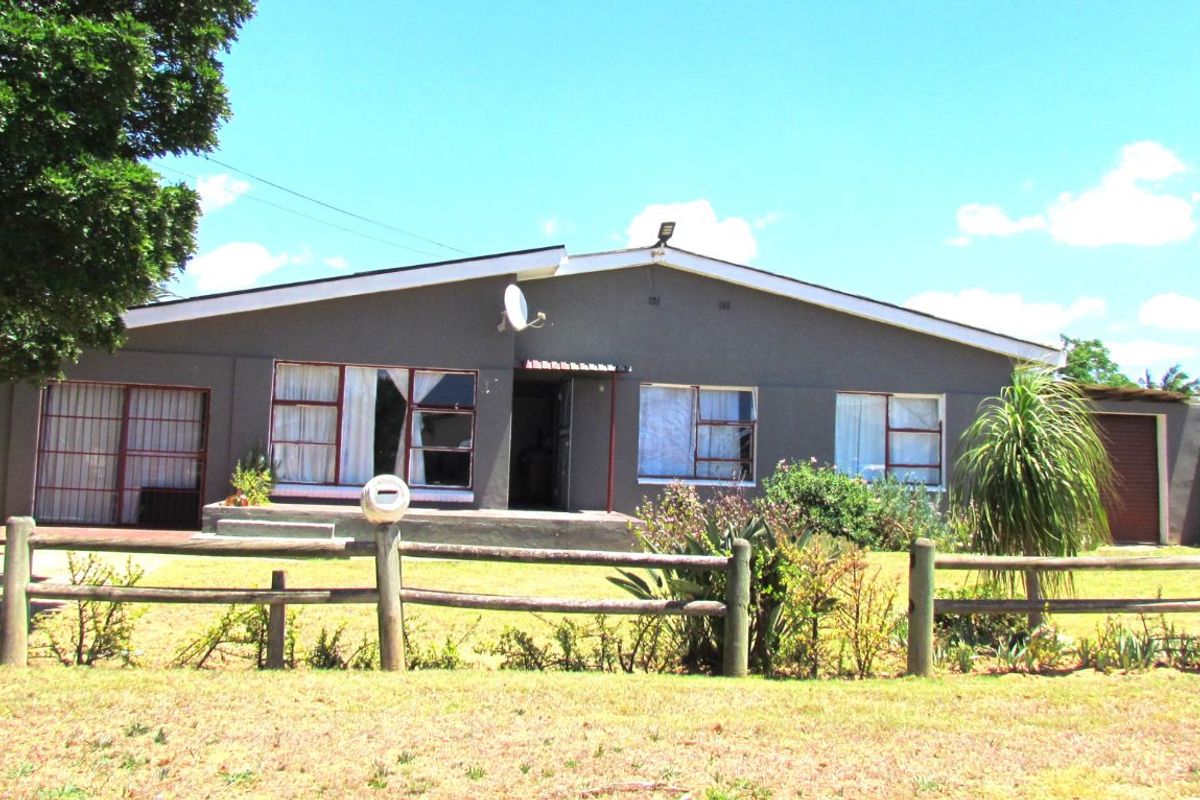 House For Sale in Retief - Photo 2