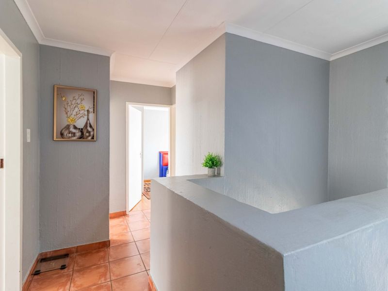 Townhouse For Sale in Groblerpark - Photo 10