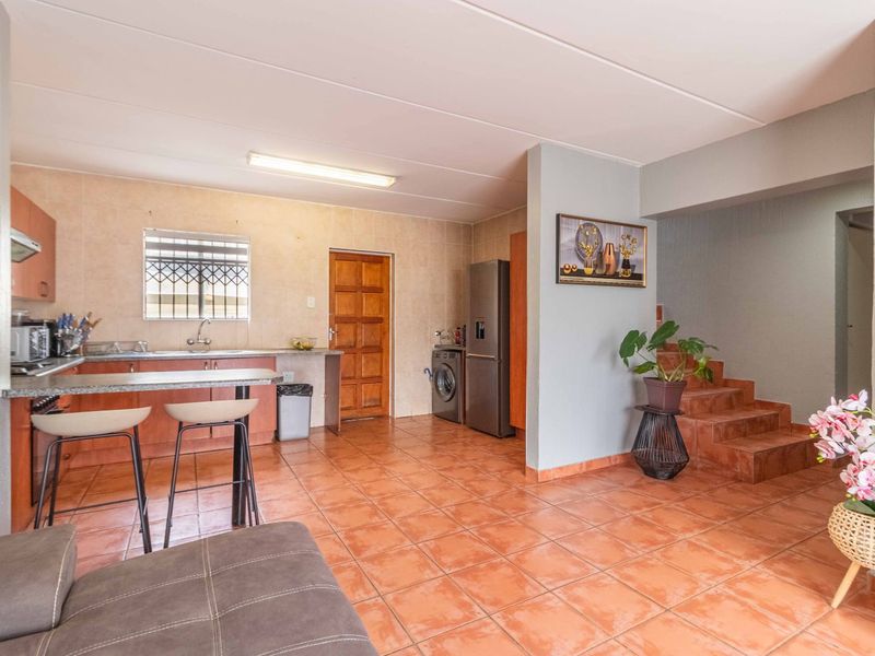 Townhouse For Sale in Groblerpark - Photo 9