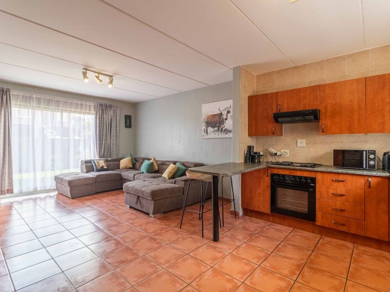 Townhouse For Sale in Groblerpark - Photo 6