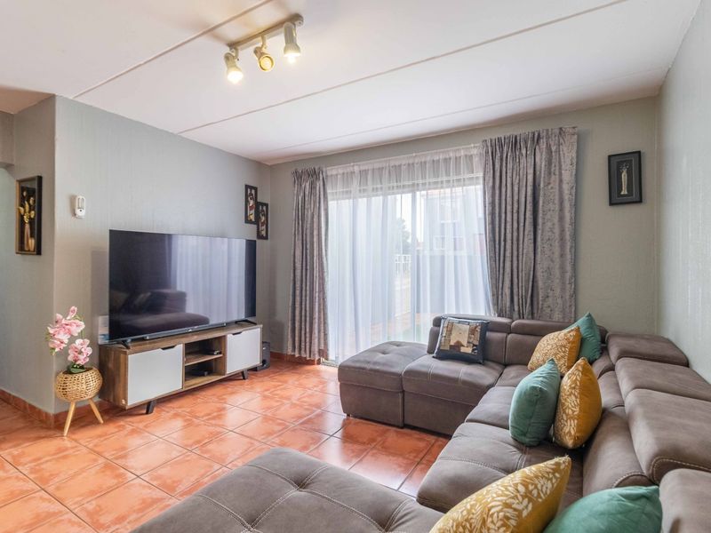 Townhouse For Sale in Groblerpark - Photo 7