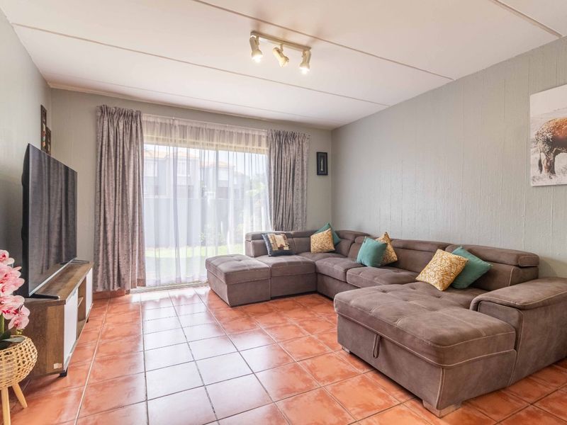 Townhouse For Sale in Groblerpark - Photo 4