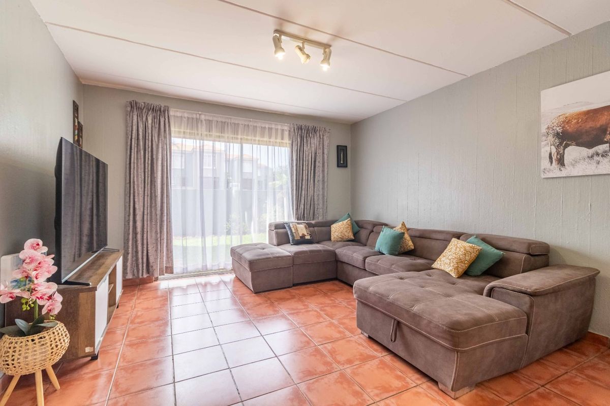 Townhouse For Sale in Groblerpark - Photo 4