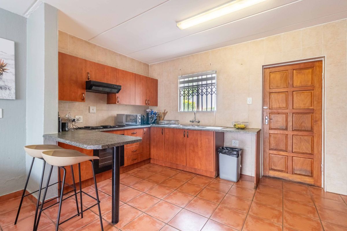 Townhouse For Sale in Groblerpark - Photo 3