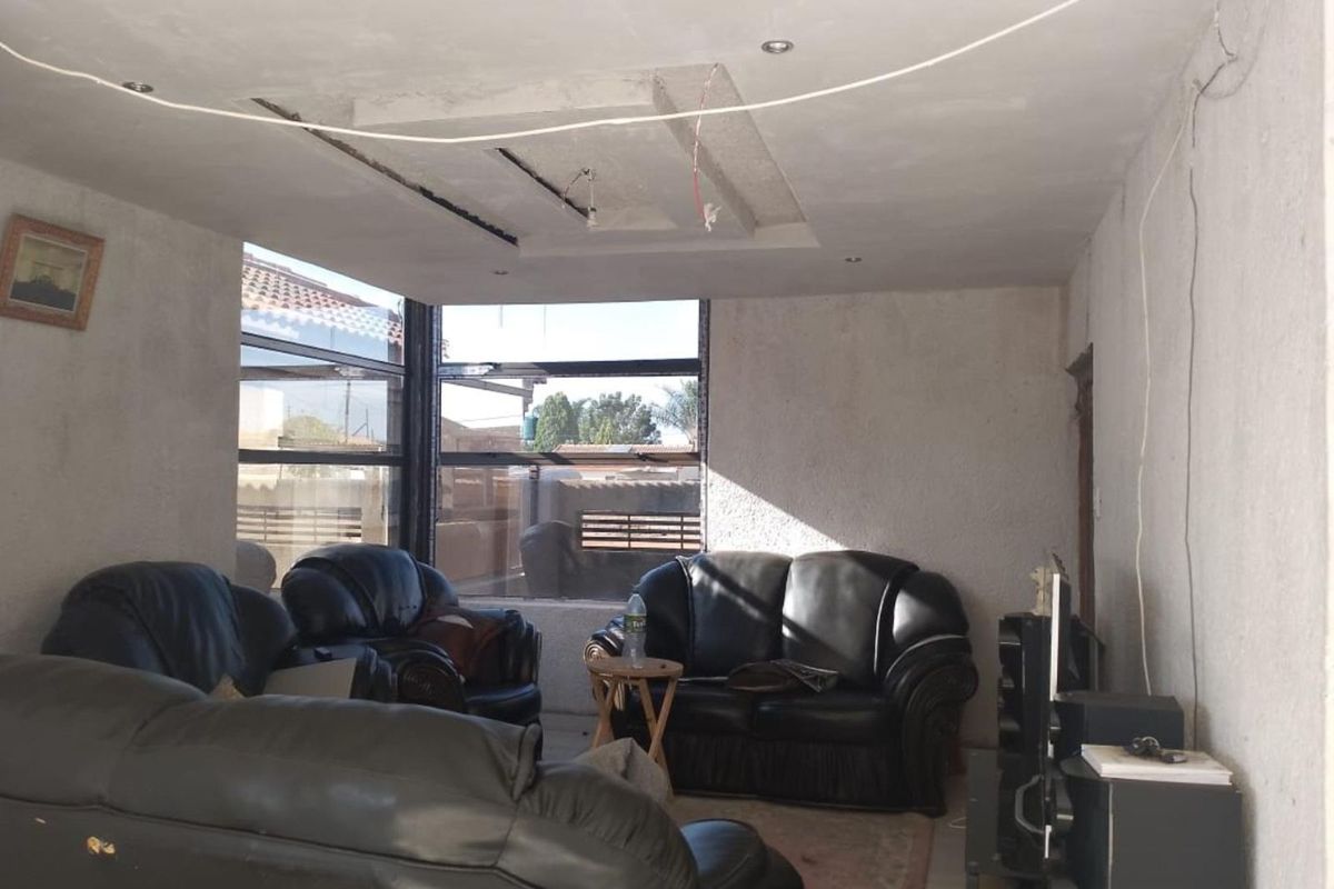 House For Sale in Hammanskraal Central - Photo 4