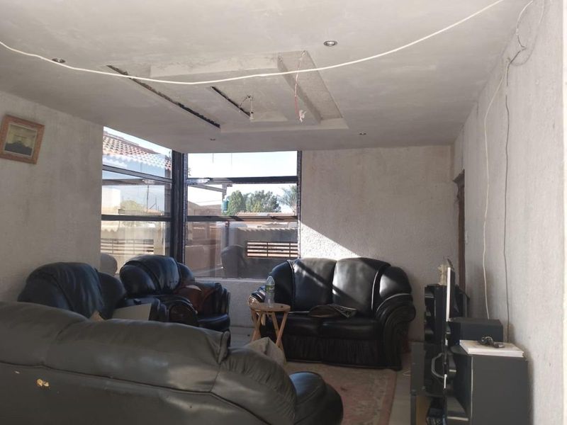 House For Sale in Hammanskraal Central - Photo 3