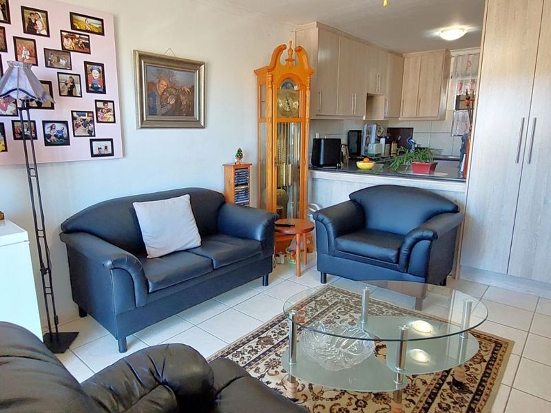 Apartment For Sale in Fairview Golf Estate - Photo 2