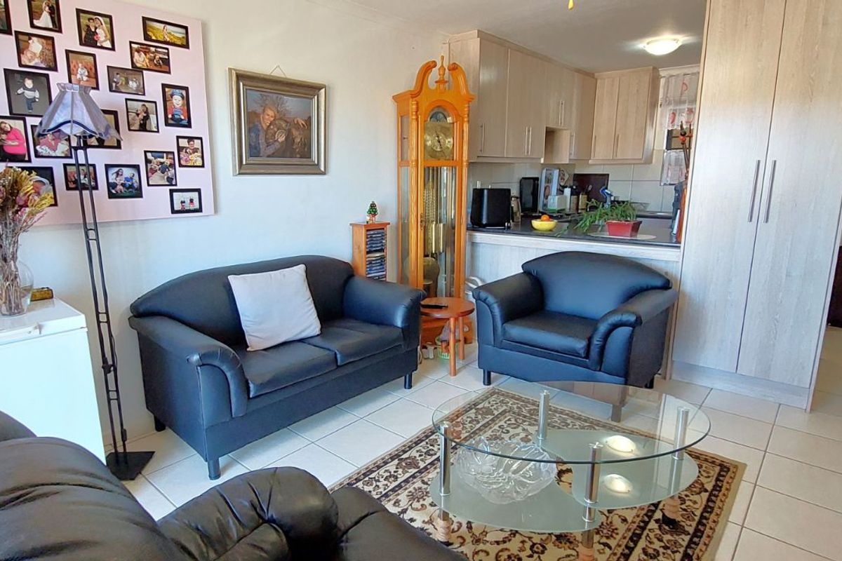 Apartment For Sale in Fairview Golf Estate - Photo 2