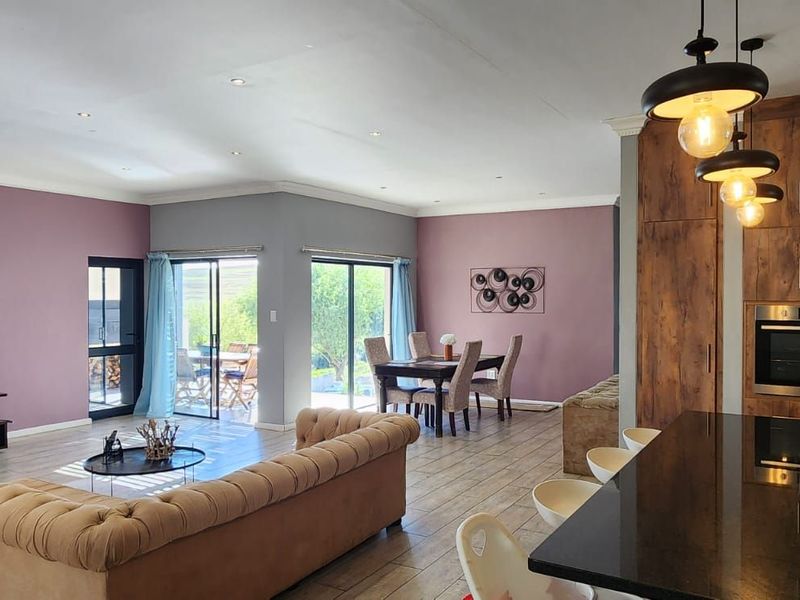 House To Rent in Mount Royal Golf Estate - Photo 2