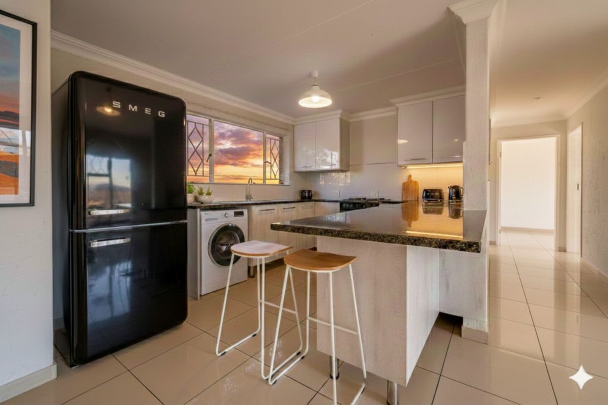 Townhouse For Sale in Weltevreden Park - Photo 5