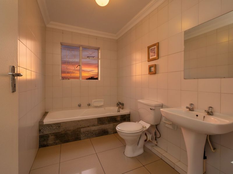 Townhouse For Sale in Weltevreden Park - Photo 9