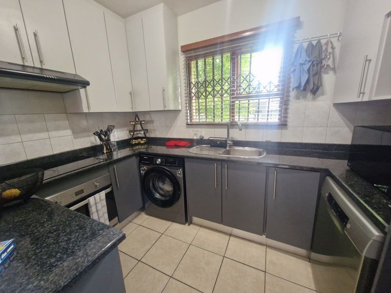 Townhouse For Sale in Fourways - Photo 8