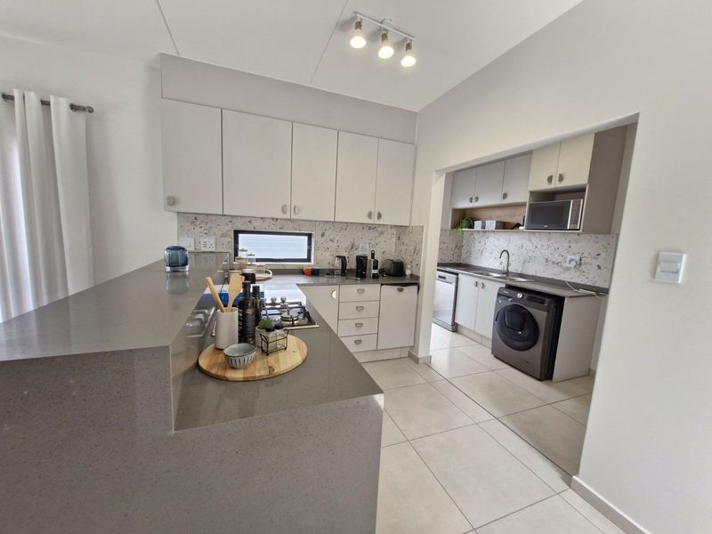 Townhouse For Sale in Fourways - Photo 9