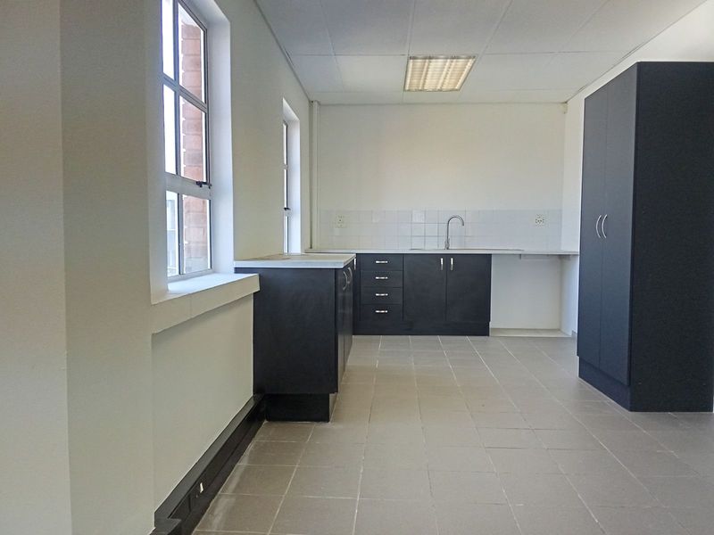 Commercial To Rent in Fourways - Photo 9
