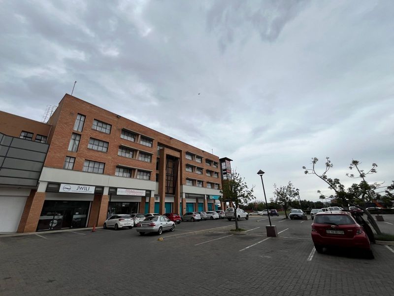 Retail To Rent in Silverton - Photo 3