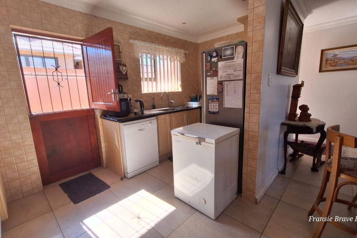 Townhouse For Sale in Hartenbos Central - Photo 4