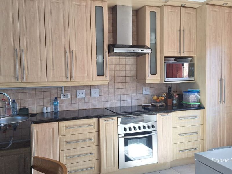 Townhouse For Sale in Hartenbos Central - Photo 2