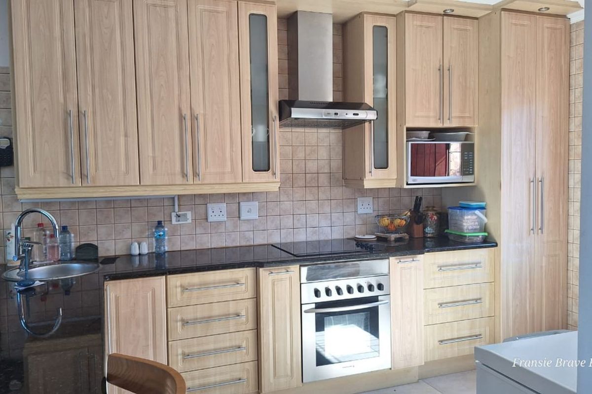 Townhouse For Sale in Hartenbos Central - Photo 2