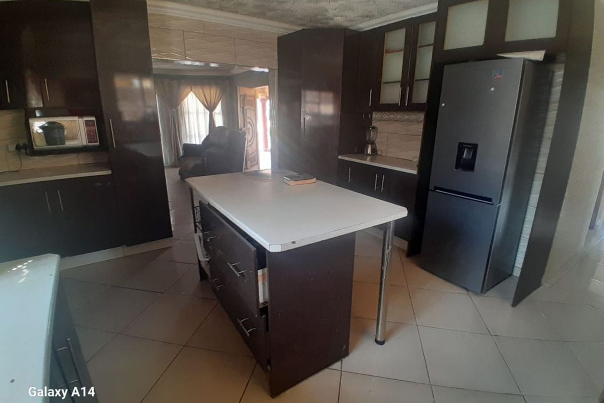 House For Sale in Hammanskraal Central - Photo 2