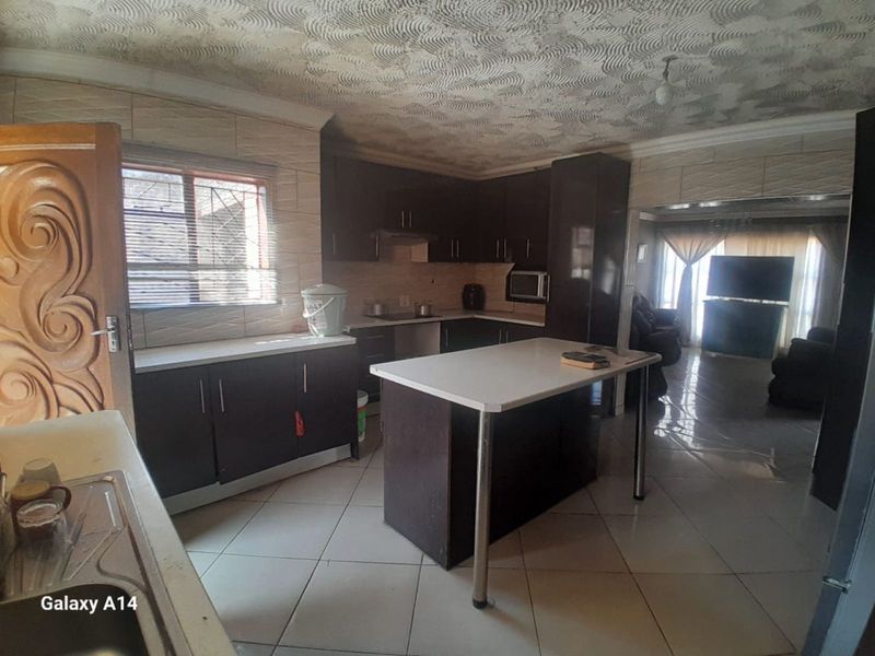 House For Sale in Hammanskraal Central - Photo 4