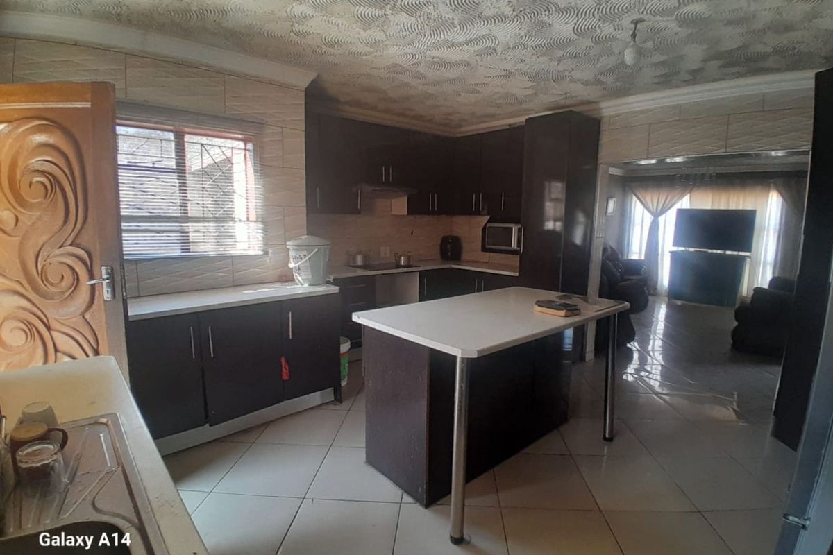 House For Sale in Hammanskraal Central - Photo 4