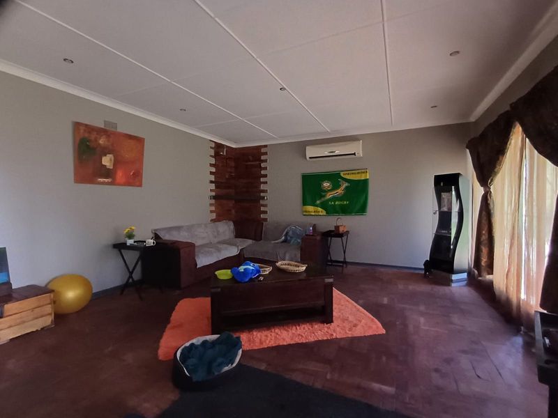 House For Sale in Songloed - Photo 2