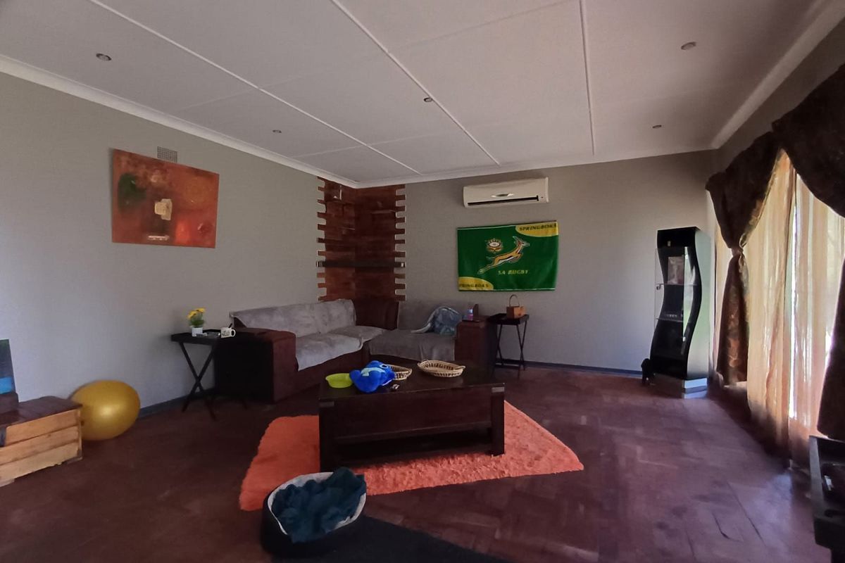 House For Sale in Songloed - Photo 2