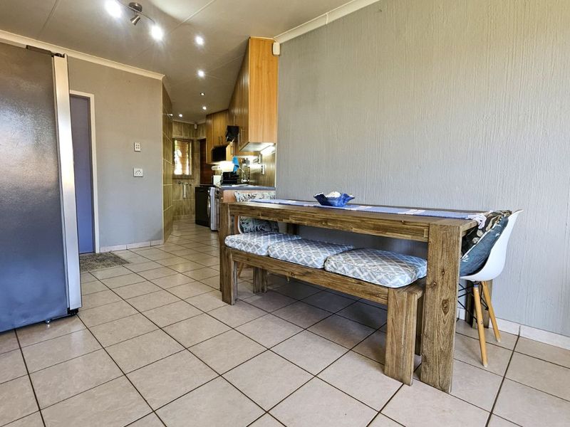 Townhouse For Sale in Wilgeheuwel - Photo 4