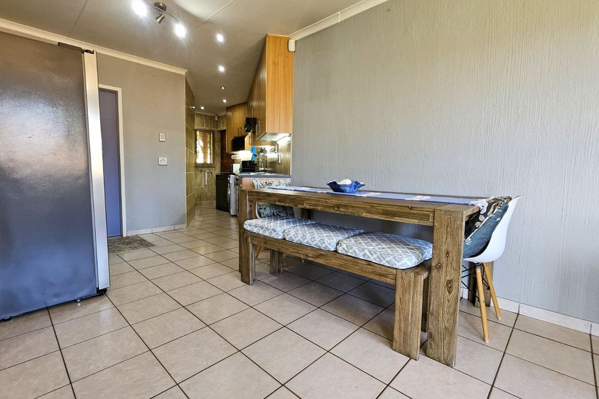 Townhouse For Sale in Wilgeheuwel - Photo 4