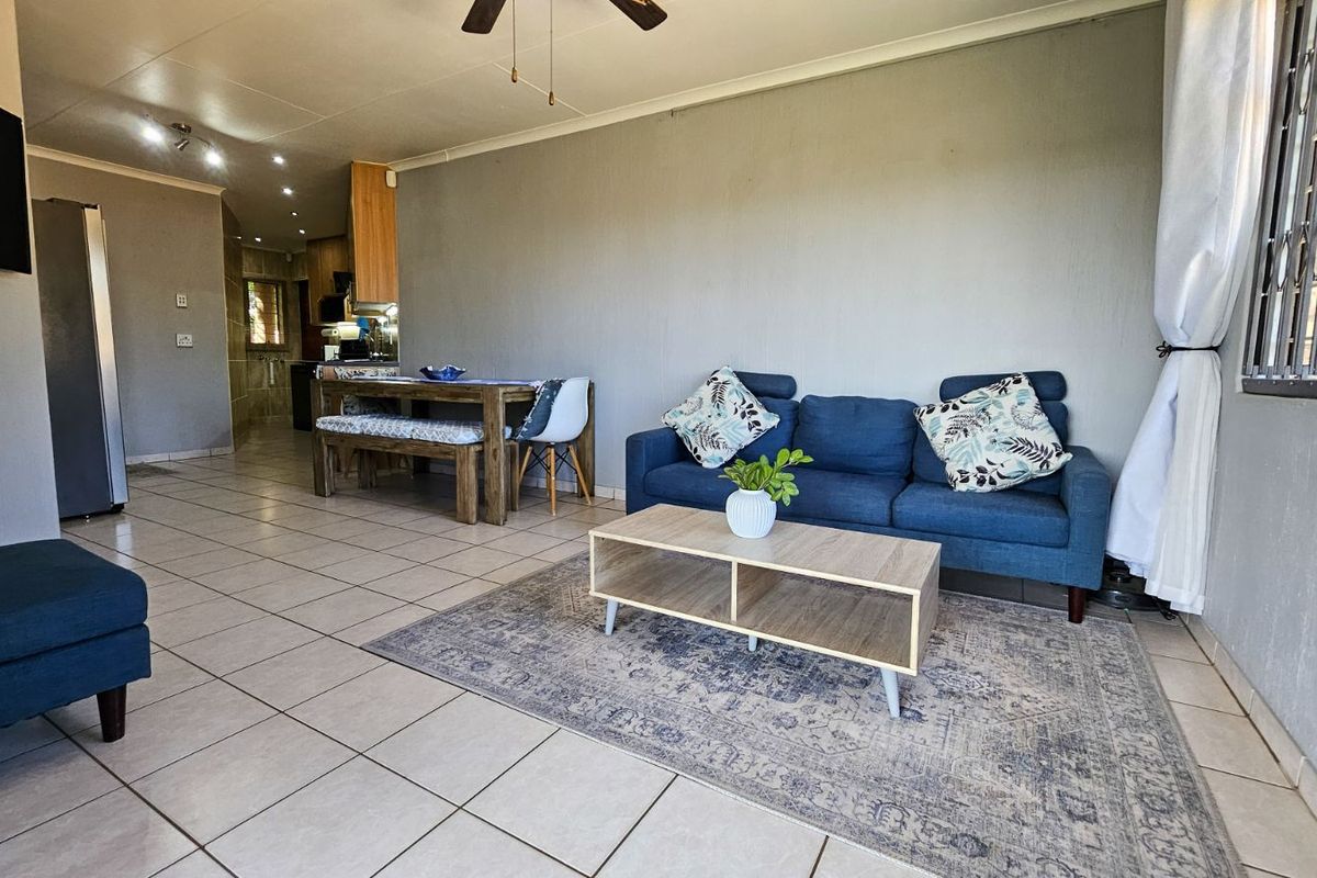 Townhouse For Sale in Wilgeheuwel - Photo 2
