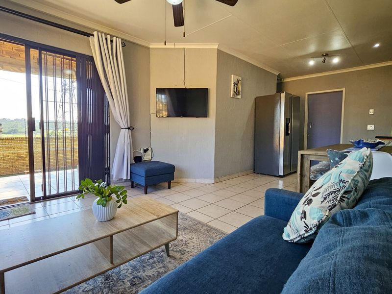 Townhouse For Sale in Wilgeheuwel - Photo 3