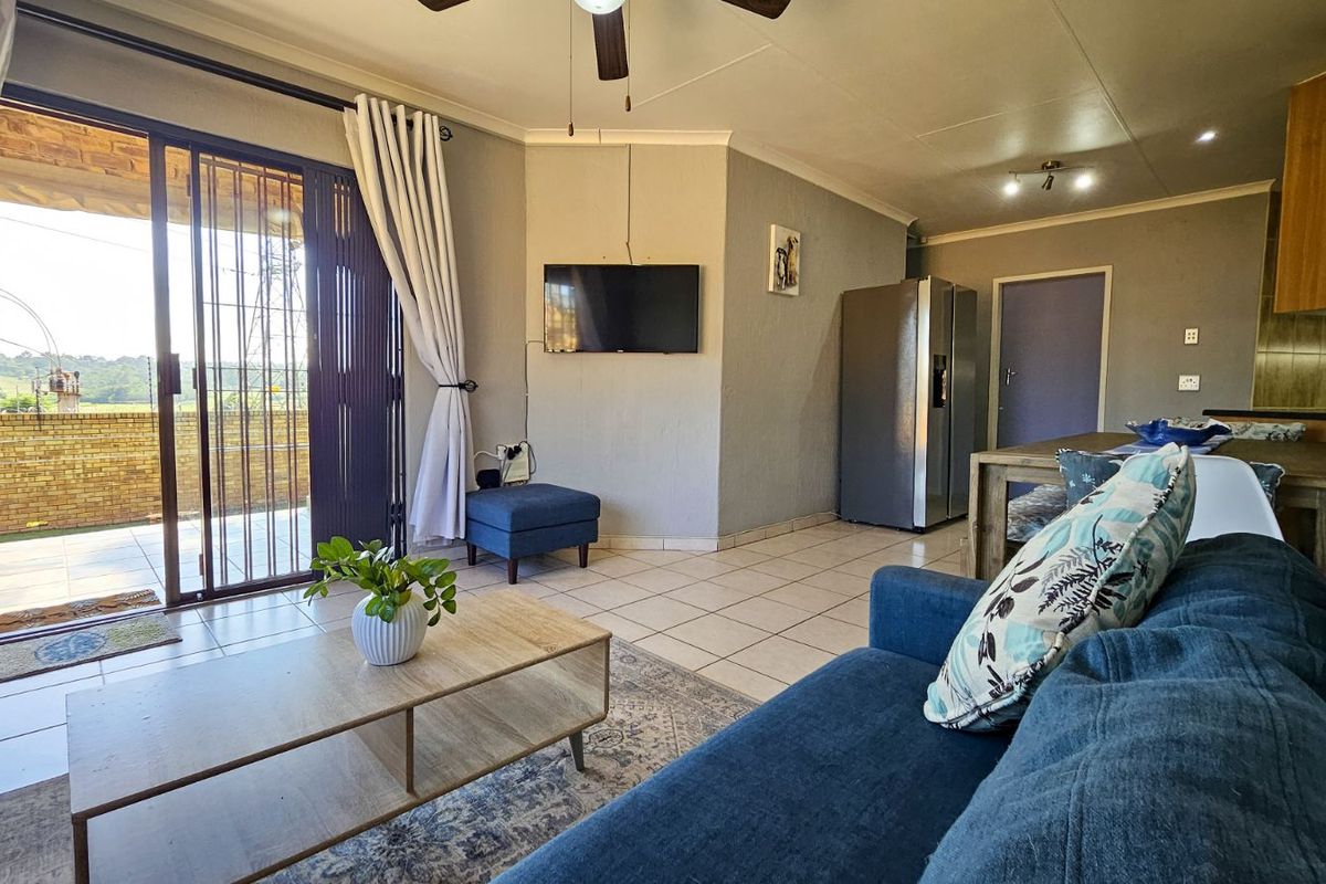 Townhouse For Sale in Wilgeheuwel - Photo 3