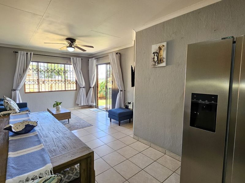 Townhouse For Sale in Wilgeheuwel - Photo 5