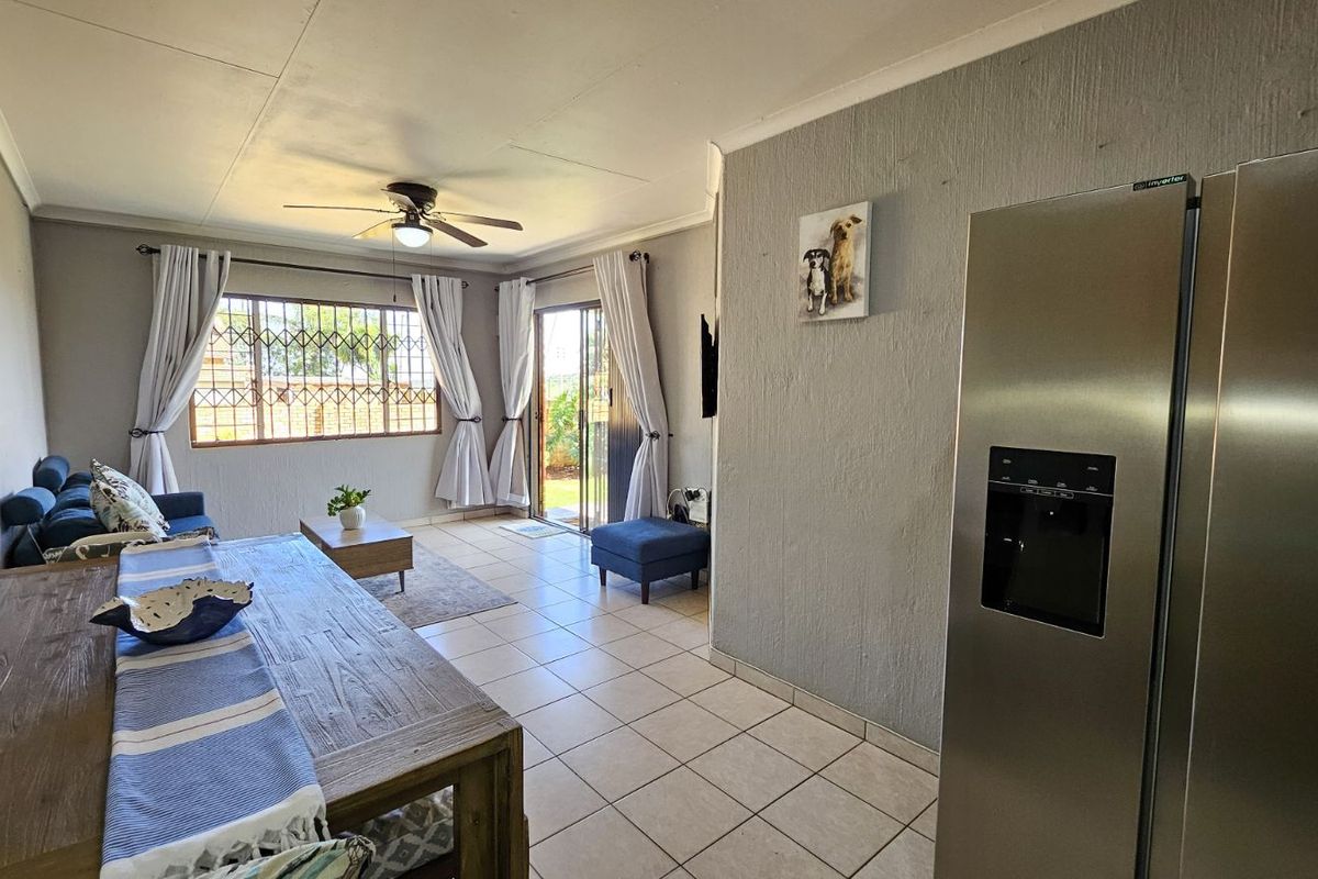 Townhouse For Sale in Wilgeheuwel - Photo 5