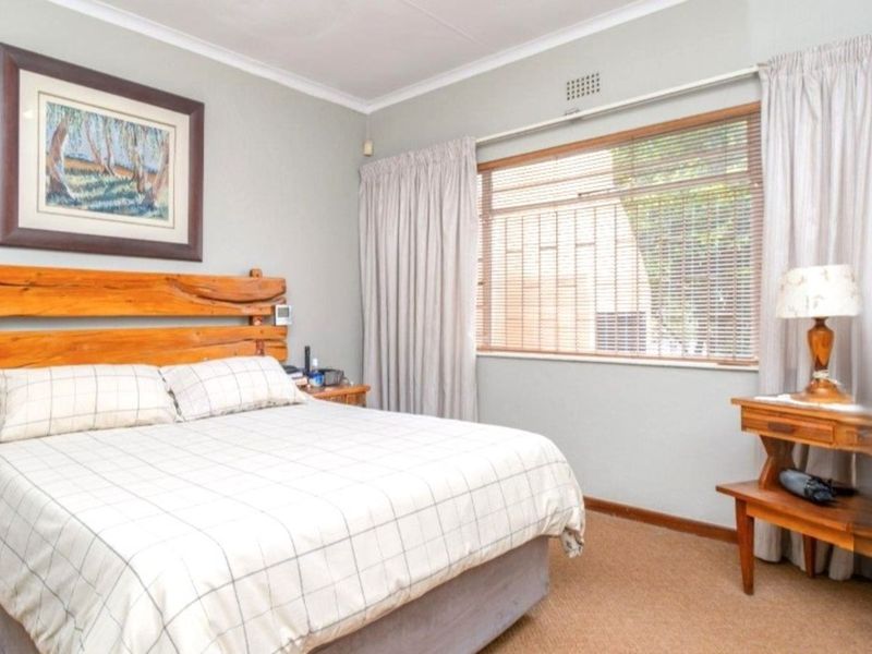 Townhouse For Sale in Wilro Park - Photo 10