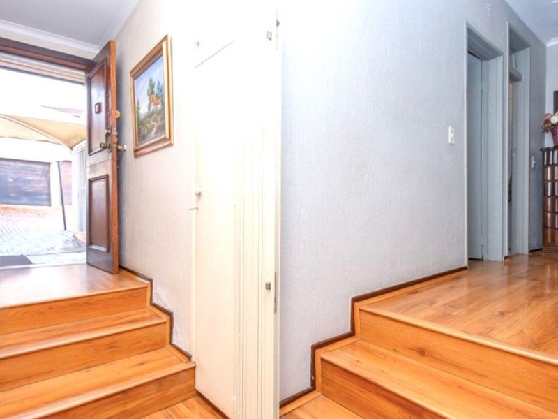 Townhouse For Sale in Wilro Park - Photo 9