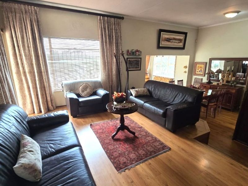 Townhouse For Sale in Wilro Park - Photo 7