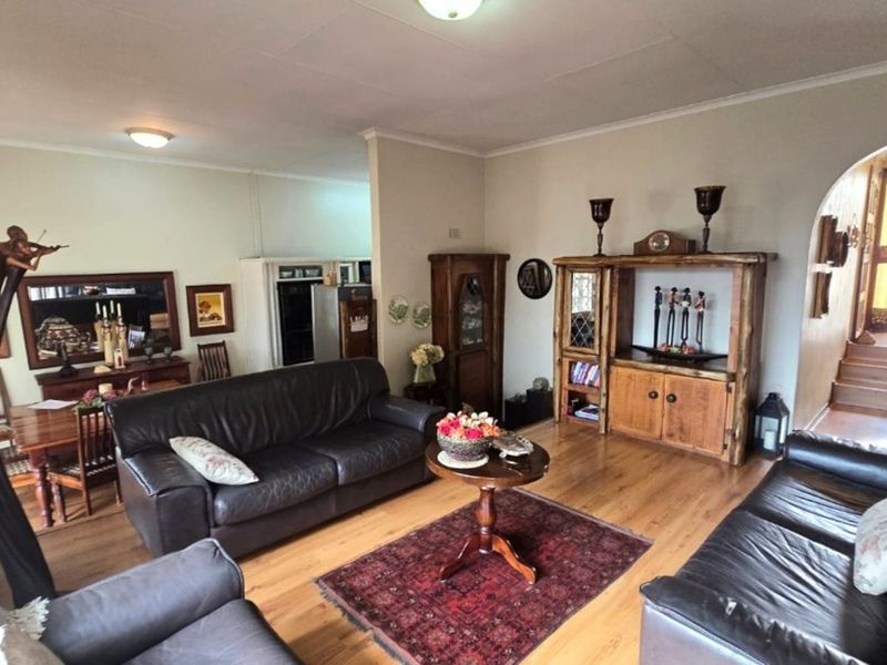 Townhouse For Sale in Wilro Park - Photo 6