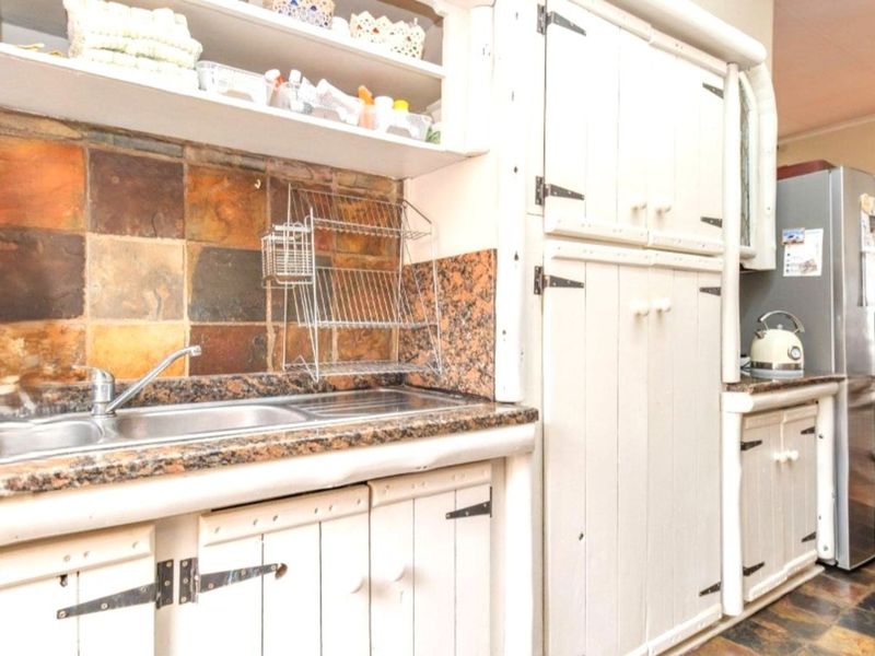 Townhouse For Sale in Wilro Park - Photo 2