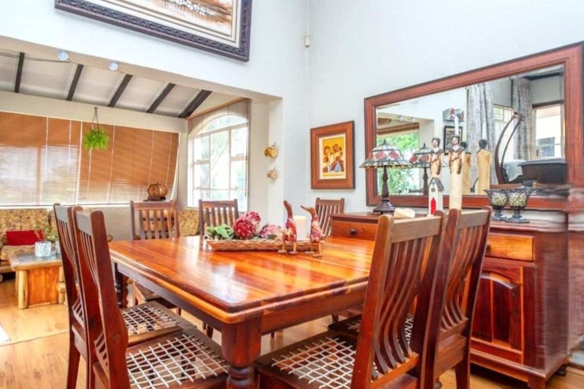 Townhouse For Sale in Wilro Park - Photo 4