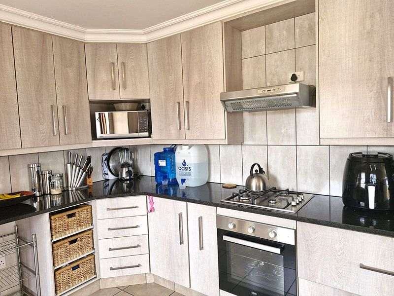 Townhouse For Sale in Hartenbos Heuwels - Photo 5