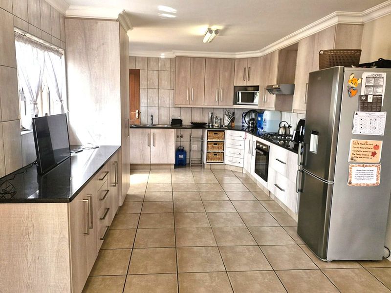 Townhouse For Sale in Hartenbos Heuwels - Photo 3