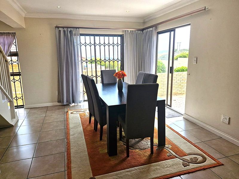 Townhouse For Sale in Hartenbos Heuwels - Photo 2