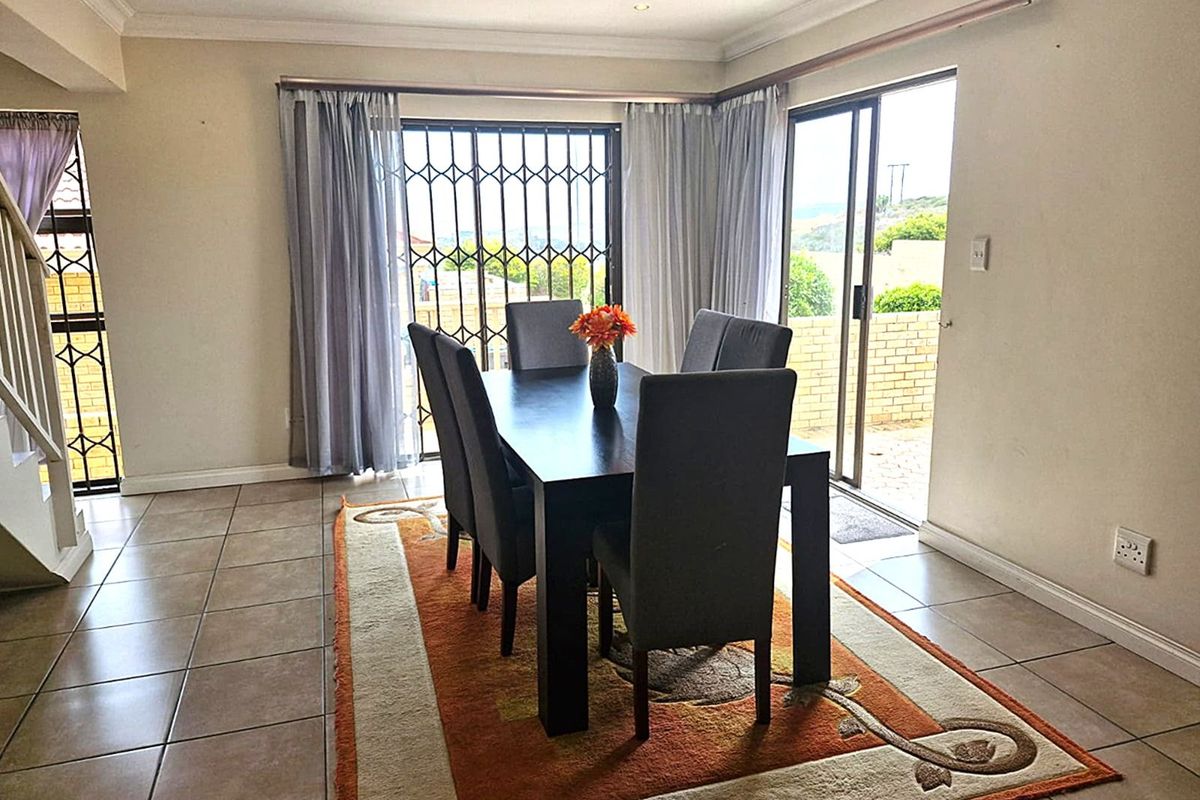 Townhouse For Sale in Hartenbos Heuwels - Photo 2