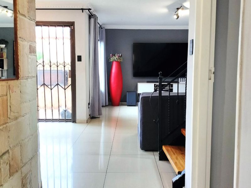 Townhouse For Sale in Roodekrans - Photo 5