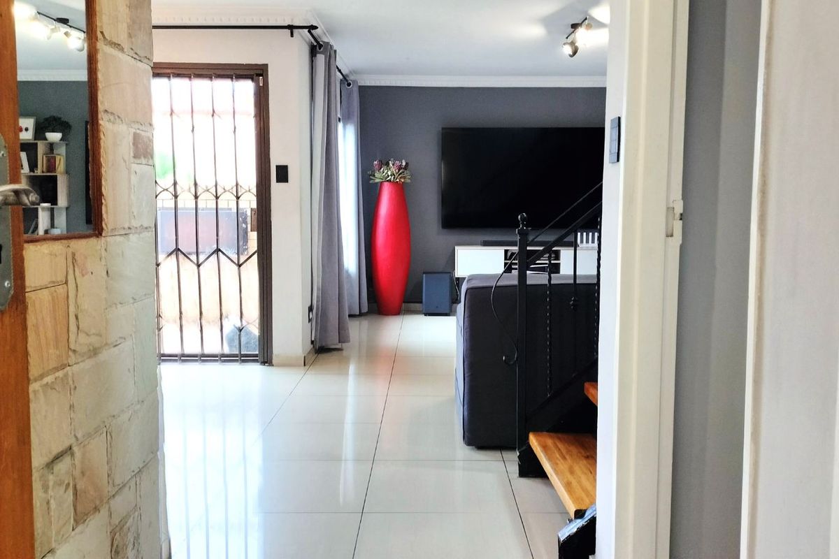 Townhouse For Sale in Roodekrans - Photo 5