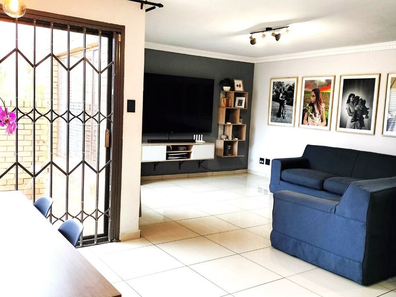 Townhouse For Sale in Roodekrans - Photo 8